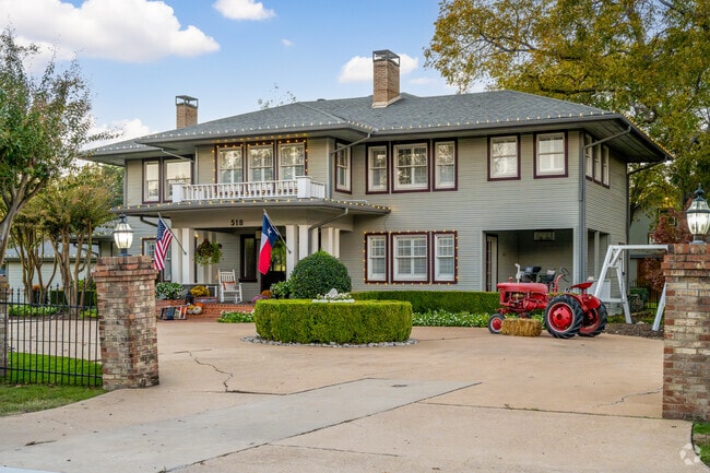 Home buyers explore Forney neighborhoods filled with homes from the early-to-mid-20th century.