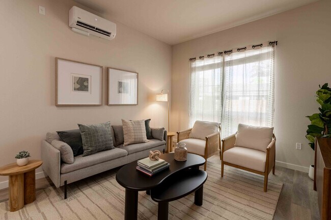 The Grove at Woodlake, Sacramento, CA 95815 - photo 4