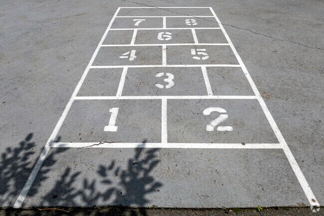 Hostos Lincoln Academy has a student-teacher ratio of 15 to 1.