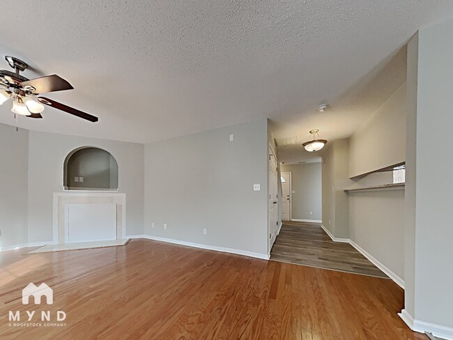 10922 Olde English Dr, Charlotte, NC 28216 - photo 6