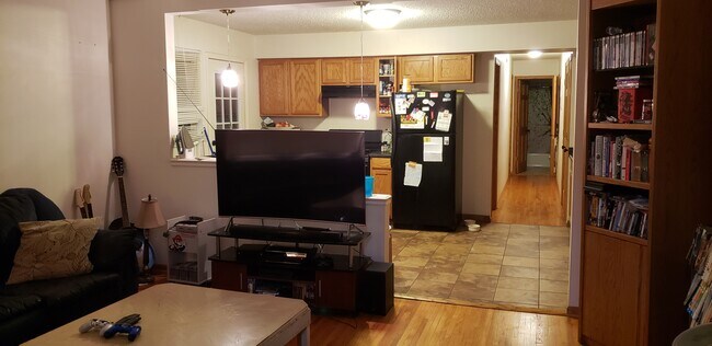 574 37th Ave NE unit Upstairs, Minneapolis, MN 55421 - photo 5