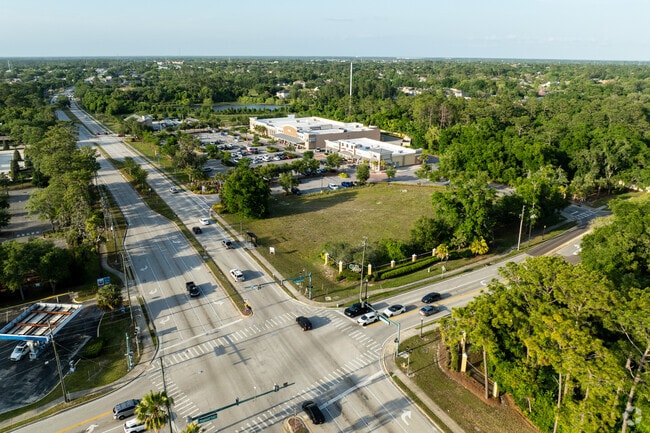 The main entrance to Glen Abbey is right along Highway 17.