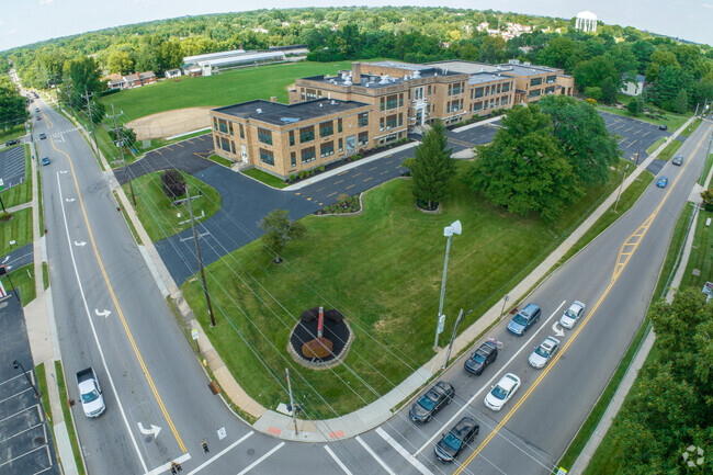 Aerial view showing the context of the school campus in the neighborhood.