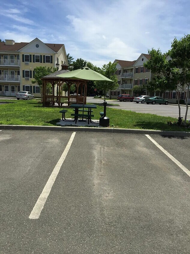 17 Laura Ln Unit Phase I Bldg. 17 1, Red Hook, NY 12571