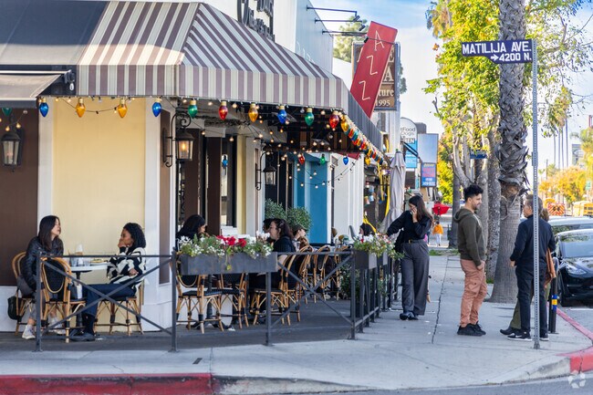 Sherman Oaks is filled with great restaurants with outdoor seating.