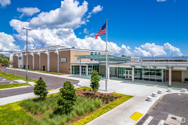 Lakewood high school serves students in grades 9-12.