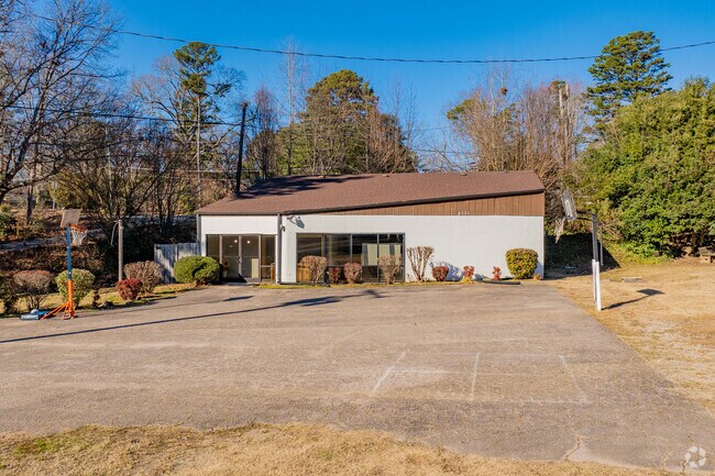 Atlas International School serves over 75 students in the Raleigh, NC area.