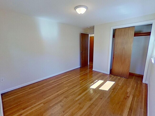 8 Friend St unit 4, Waltham, MA 02453 - photo 4