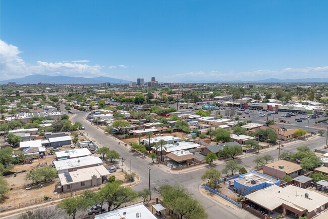 Barrio Hollywood is only down the road from Downtown Tucson, making an easy commute.