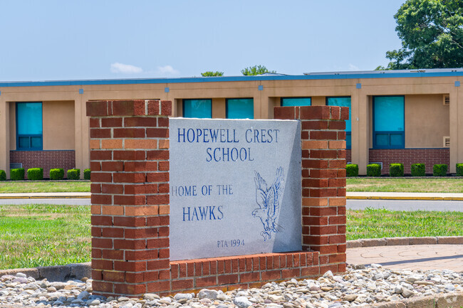 Hopewell Crest School features a student to teacher ratio of 13 to 1.