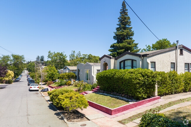 Quaint bungalows are found throughout Mountain View-Martinez, CA.