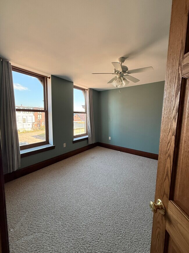 215 6th St unit 1, Calumet, MI 49913 - photo 4