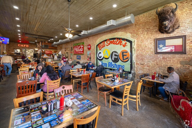 Bill Smith’s Café offers homestyle meals with retro décor.