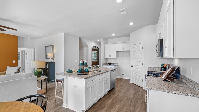 87 Weymouth Dr unit 36197425, Locust Grove, GA 30248 - photo 2