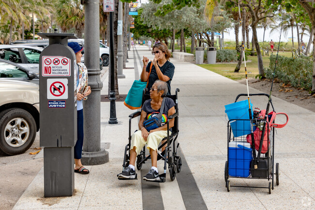Residents of the Cresthaven neighborhood can bring the family fishing at Pompano Beach, FL.