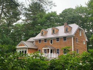 48 Pine St, Freeport, ME 04032