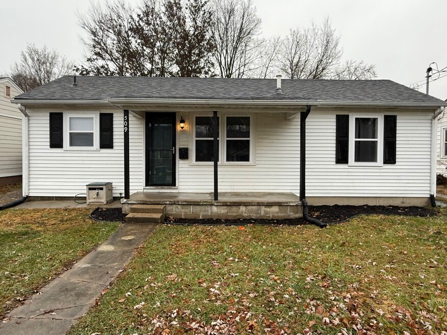 509 E Mill St, Fortville, IN 46040 - photo 1