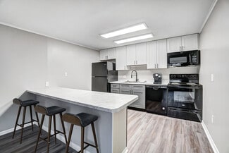 6037 Ullyot Dr, Fort Wayne, IN 46804