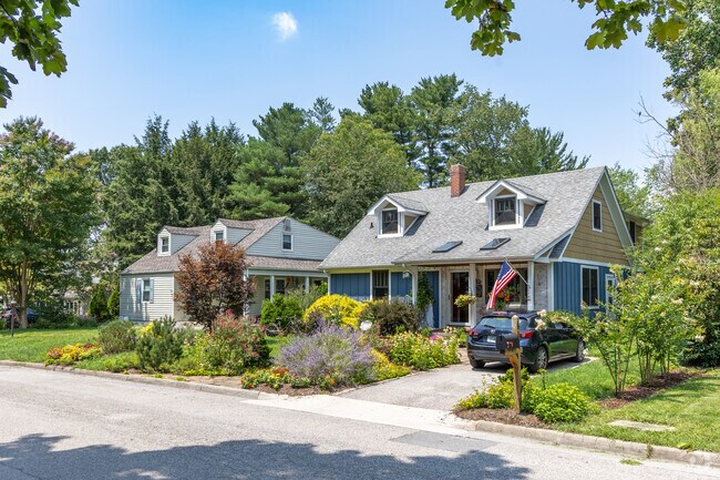 Homes in Airport Acres have an average value of $419,308.