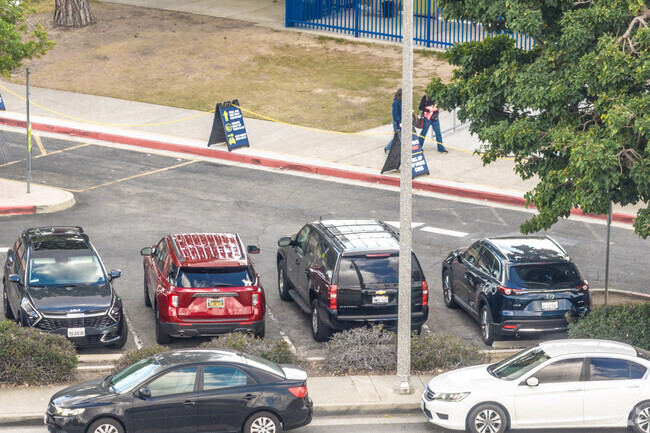 Rolling Hills School belongs to the Fullerton Elementary School District.