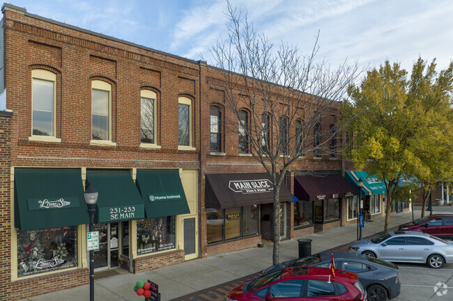 Downtown Lee's Summit is a quaint old town center with numerous small businesses.