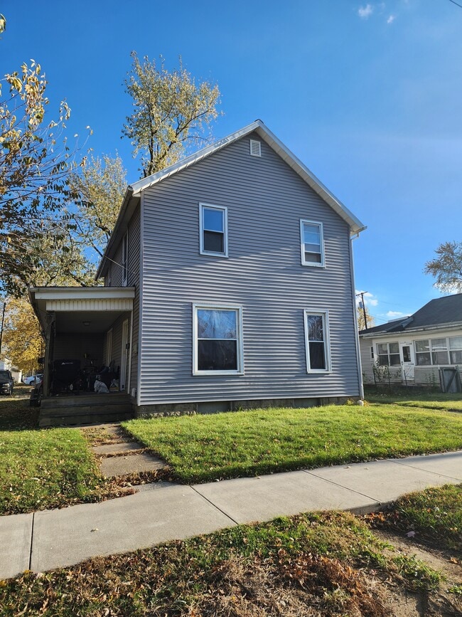 829 Kentner St unit Upper, Defiance, OH 43512 - photo 2