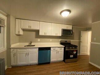 20 Kelley Ct, Boston, MA 02135