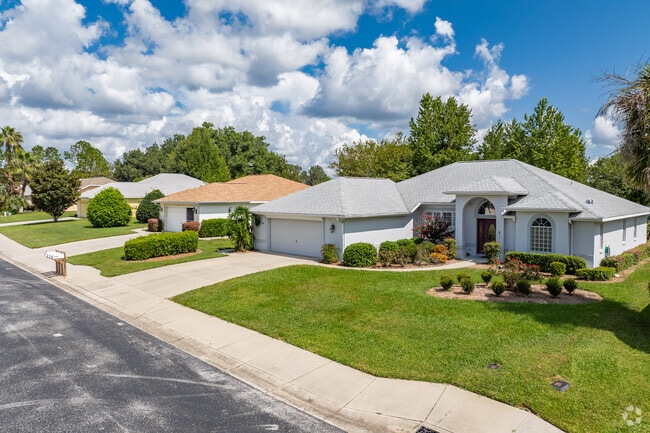 Find that beautiful forever home in one of the neighborhoods of Hernando.