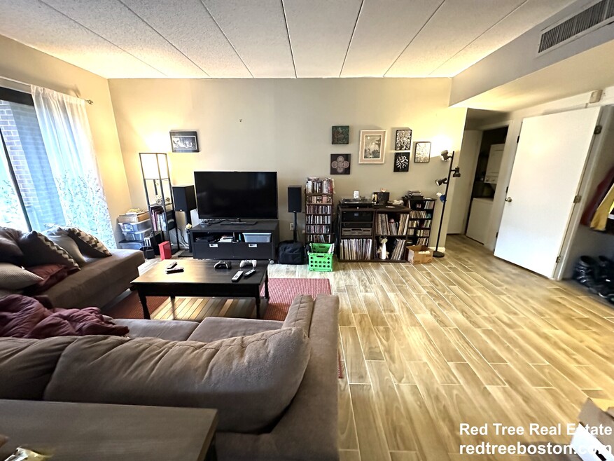 85 Brainerd Rd unit 1, Allston, MA 02134 - photo 1