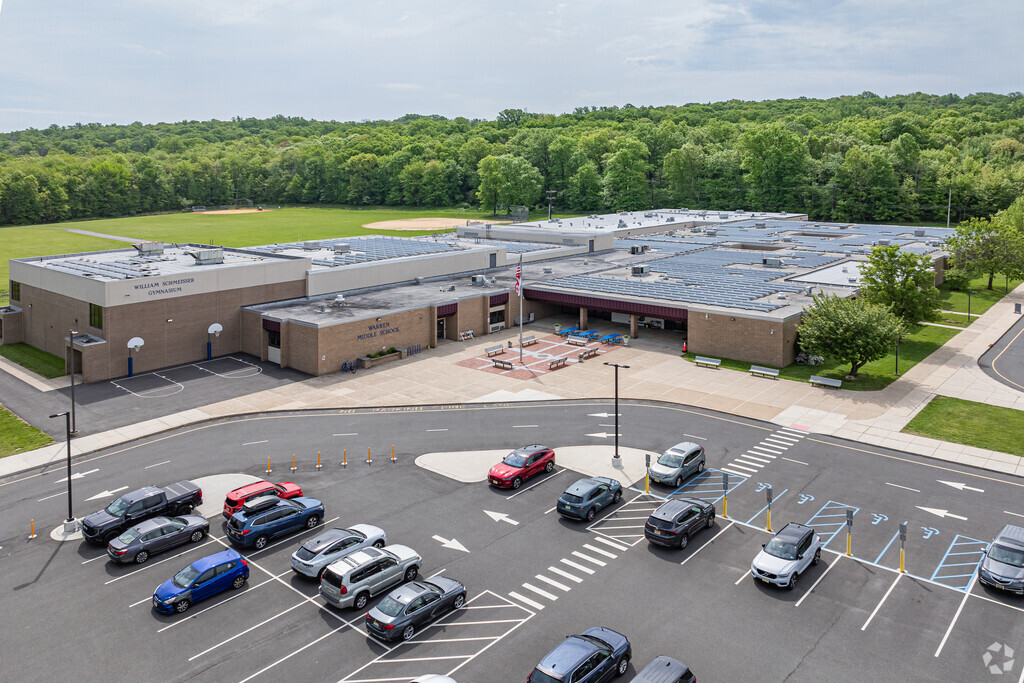 Warren Middle School serves students in grades 6-8.