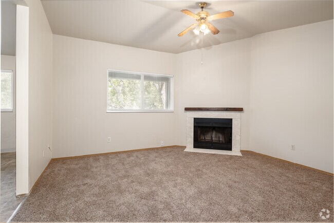 2BD, 1BA - 950SF