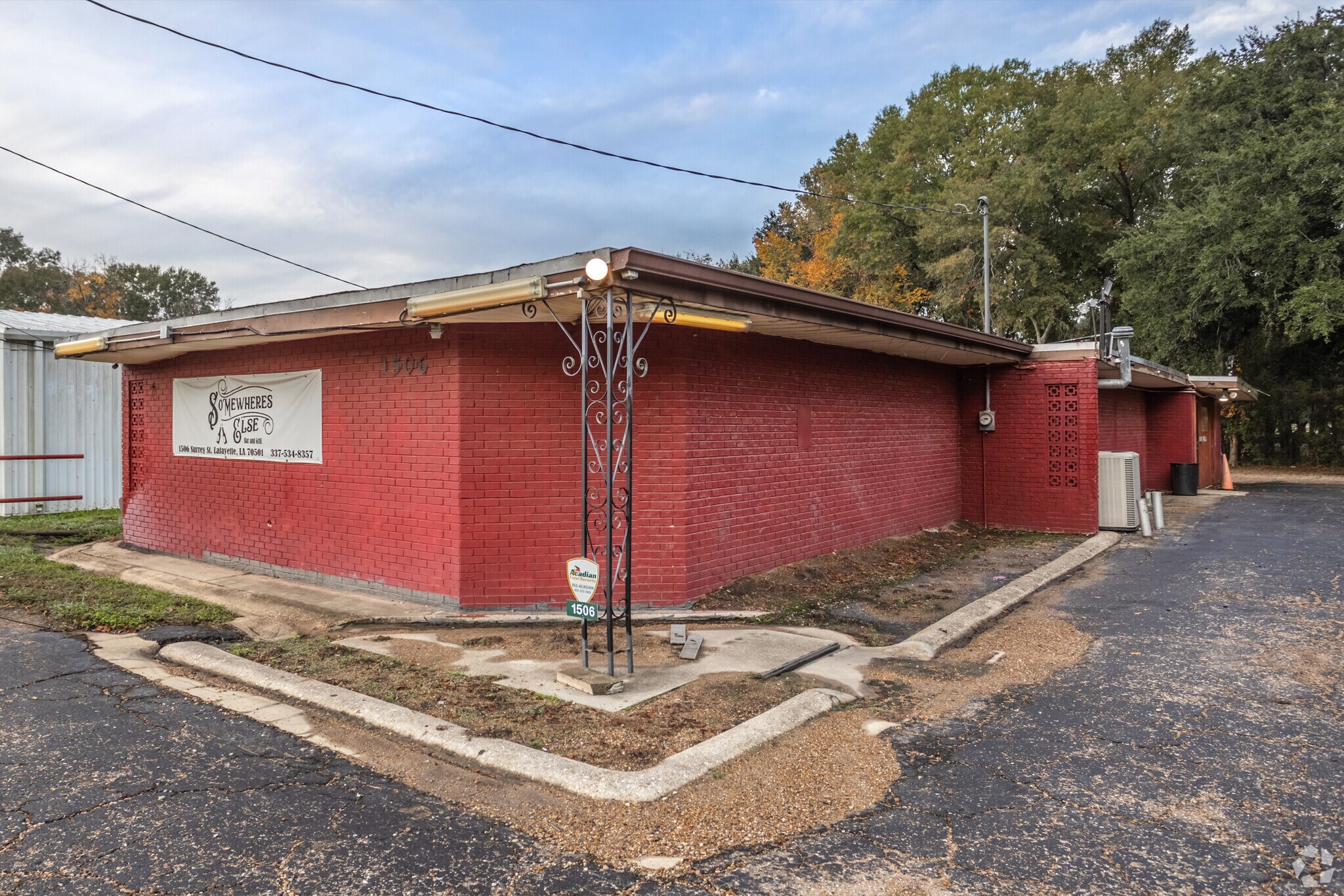 Somewheres Else Bar and Grill offers River Oaks residents great food and a friendly atmosphere.