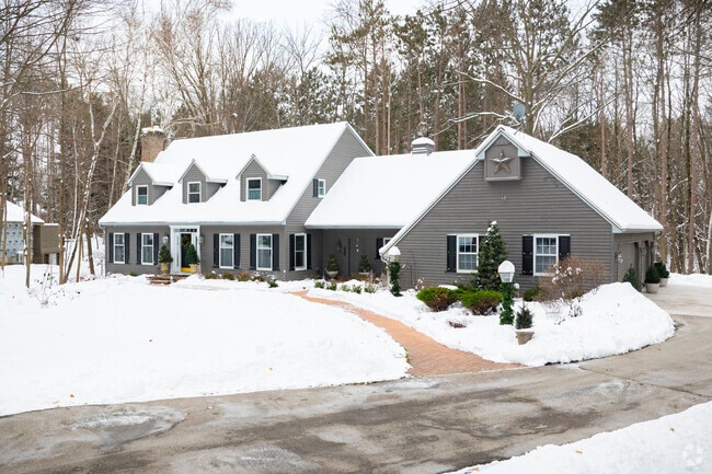Newer builds in Hobart are designed with large lots and wooded open spaces that reflect the village’s natural setting.