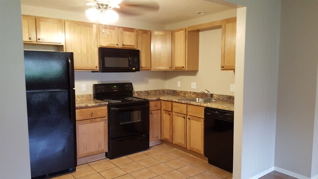 2704 E Scenic Ct unit Lower Unit, Sioux Falls, SD 57103 - photo 2