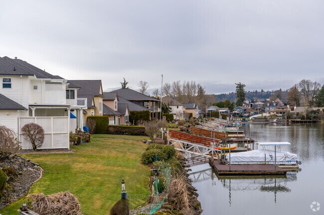 Many of the homes in the city of Fairview enjoy lake access.