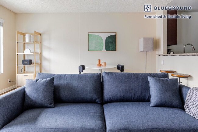 611 N Howard St unit FL3-ID1318, Glendale, CA 91206 - photo 2