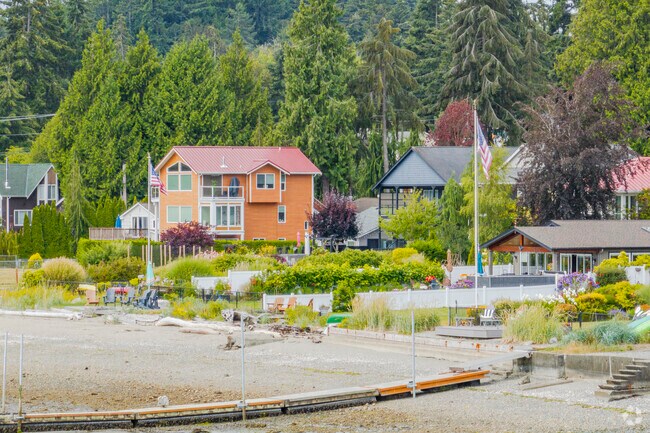 Rows of beach homes are predominant in Kingston, with stunning views and private beaches.