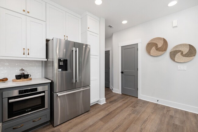 2021 N Salem St unit 37739723, Apex, NC 27523 - photo 3