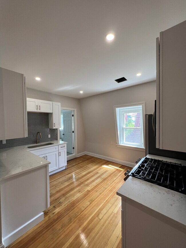 108 Vinton St unit 3, Providence, RI 02909 - photo 6