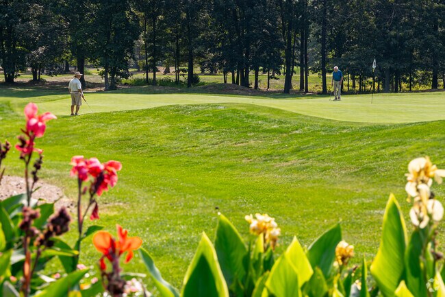 Residents can enjoy golfing outdoors.