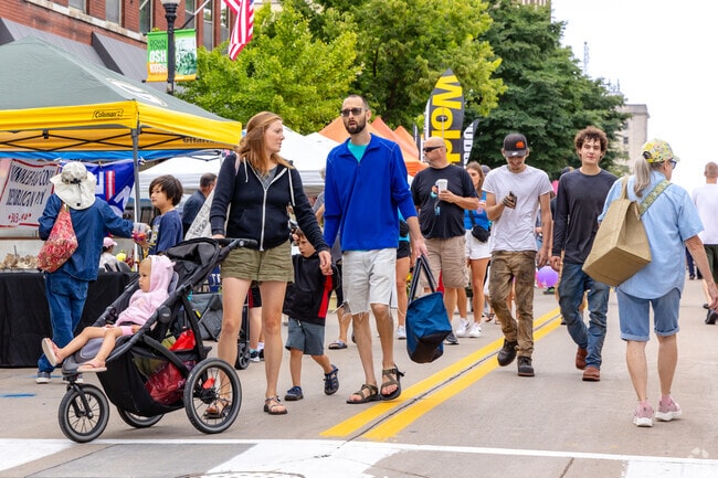 In the summer, Oshkosh Farmers Market features approx. 120 vendors every Saturday.