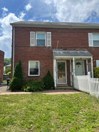 902 S Highland St, Arlington, VA 22204