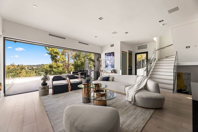 5170 Medina Rd, Woodland Hills, CA 91364 - photo 3