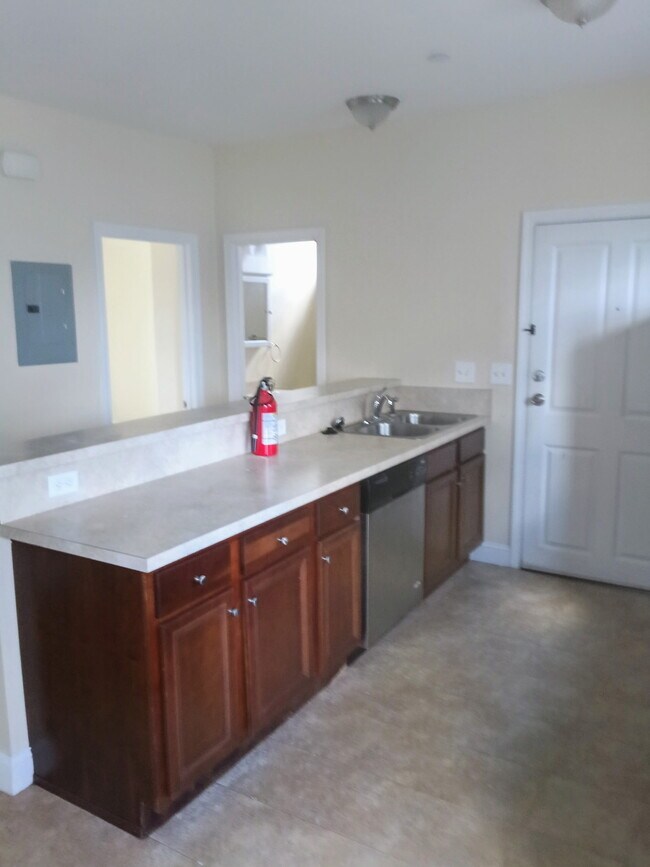 49 Rimmon St unit 1, Manchester, NH 03102 - photo 4