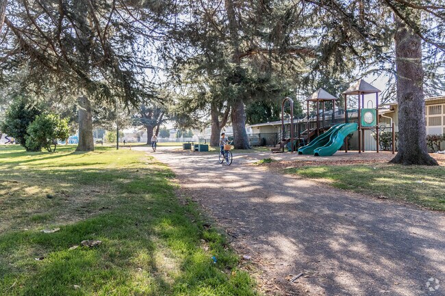 Vacaville is filled with different biking paths.
