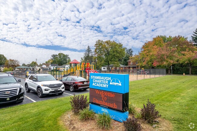 Stambaugh Charter Academy in Belle Vista is a public school with student-teacher ratio 22:1.