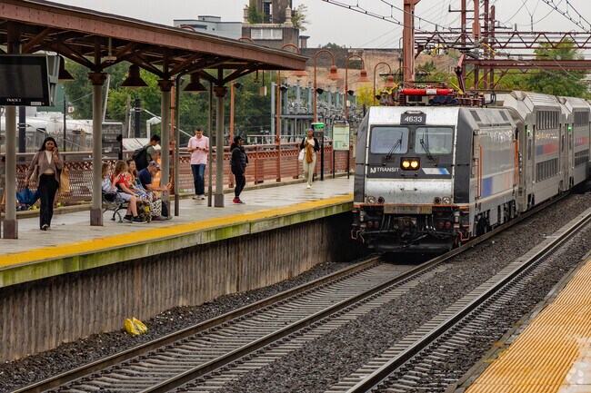 The Broad Street NJ Transit station provides easy access to Manhattan.