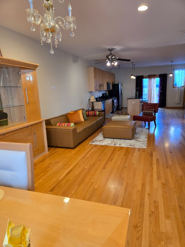 468 E 42nd St, Chicago, IL 60653