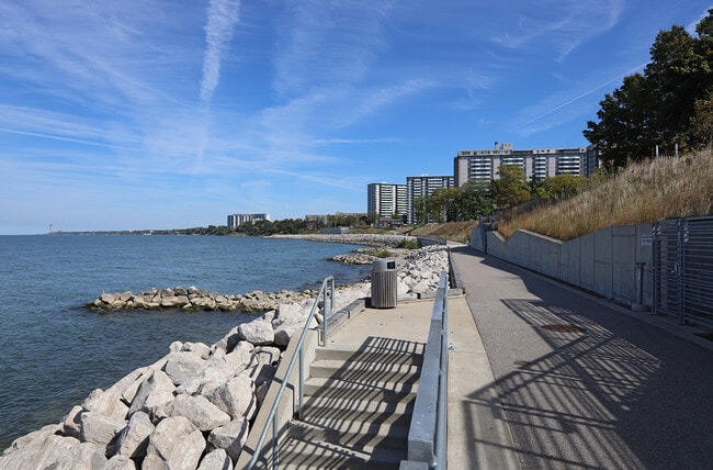 Water'sEdge-LakefrontTrail2024