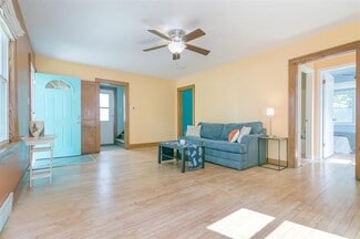 615 Pine St Unit 1, Madison, WI 53715